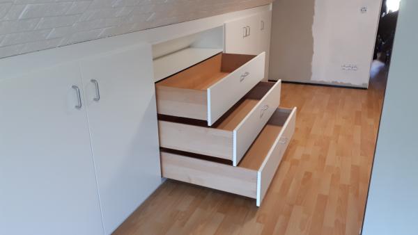 Einbauschrank Dachschräge weiß